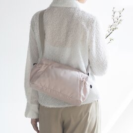 春新色 撥水ナイロン 軽量ショルダー／ボディ｜5ポケット｜長財布・500mlOK｜幅広ストラップ｜旅行・自転車【桜色】