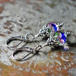 ヴィンテージアイリスガラスとシルバー装飾ピアス