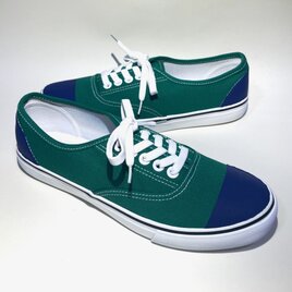 数量限定カラー｜グリーン × ネイビー バイカラースニーカー｜大人カジュアル