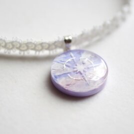 【受注製作】レジンアート　ラウンドモチーフとタティングレースとサテンリボンのチョーカー〈紫雲①〉25㎜