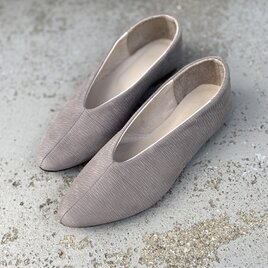 23.5cmのみ 足に優しい柔らかレザー/幾何学模様のライトグレー/ヌバックレザーフラットパンプス