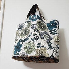 北欧風フラワー柄 楕円底のバケツ型トートバッグ 花×タータンチェック