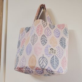 北欧風リーフ柄 楕円底のバケツ型トートバッグ