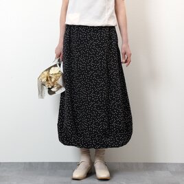 #537ソフトバルーンスカート(黒x白ドット)