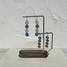 光と色のハーモニー：レザー4連ピアス【丸型】