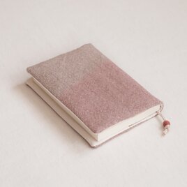 〈 桜と茜の染め 〉リネンのブックカバー