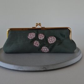 春の花 刺繍　がま口　ポーチ カーキ