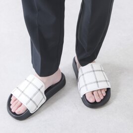 静電気なんか怖くない！履くだけでビリっと来なくなるパッチワークサンダル 白