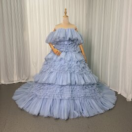 人気上昇！カラードレス ブルー オフショルダー 柔らかく重ねたチュールスカート ロングトレーン 花嫁