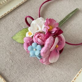 〈染め花〉小ぶりな花束コサージュ007