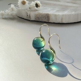 鮮やかなブルーグリーン～イエロー 天然琥珀 バルティックアンバー 一粒 ドロップ ピアス