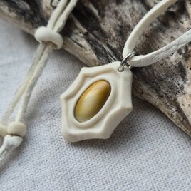 鹿の角 タイガーアイのペンダント
