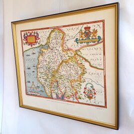 古い地図を古い額に入れてみました