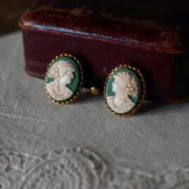 グリーン×ゴールドトーン　カメオ　ヴィンテージイヤリング　ヨーロッパヴィンテージ　