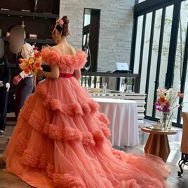 実例写真！美品！カラードレス オフショルダー ローズピンク ラッフルフリル デザイン感 ロングトレーン 花嫁