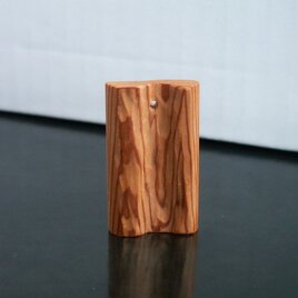 屋久杉　無垢　ペンダント　ストラップ　飾り　年輪細かい　世界遺産　K550