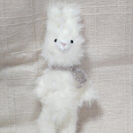 ふっわふわな白うさぎ (あみぐるみ)