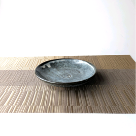 手仕事の温もりを感じる、落ち着いた佇まいの小皿　【手仕事 民藝 和 陶器】