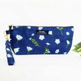 舞うネモフィラ持ち手付きペンケース