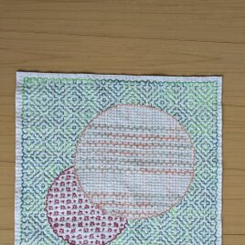 刺し子ふきん　　「まる二つ」　　８−⑤