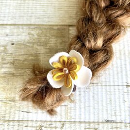 大人かわいい梅の花ヘアゴム　PUレザー　スエード調リボン　パールビーズ　flower