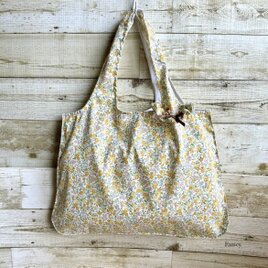 大人かわいい小花柄大きめバッグ(イエロー) 撥水加工ポリエステルコットン　軽量　持ち運び可能　エコバッグ　サブバッグ　春　ギフト
