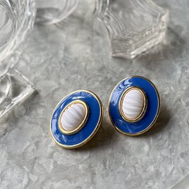 YM199-【 Monet 】モネ・ヴィンテージイヤリング  White Lucite Rib 3D Royal Blue