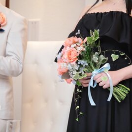 実例写真！パーティードレス ブラック オフショルダー ロングトレーン 高級イタリアサテン 花嫁 前撮り