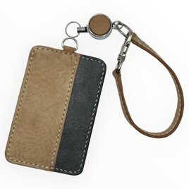 毎日に馴染む 手縫いの本革パスケース｜アラスカレザー ナチュラル×ブラック｜リール付き