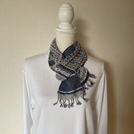 ネイビーの透かし織りミニマフラー