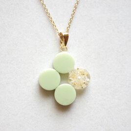 【受注製作】レジンアート　丸を連ねてペンダント〈名前を見つけに〉