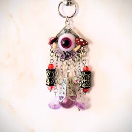 【17】紅の目玉チャーム