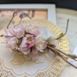 ブローチ 桜ひと枝(薄桜色)B183