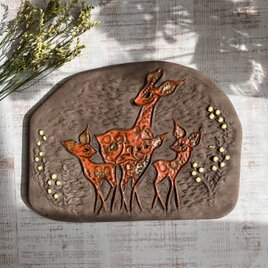 鹿の親子の森の陶板｜ウプサラエクビィ｜北欧の壁飾り