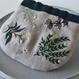 ボタニカル 刺繍 1４センチ バネ口ポーチ