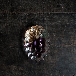 葡萄とリーフ◆カラフルな色味。　硝子変形皿　プレスガラス　昭和レトロ　古民家　昭和後期