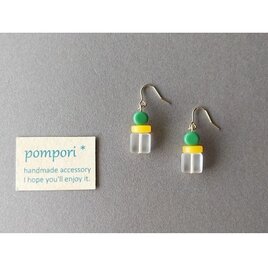 フラットビーズのピアス