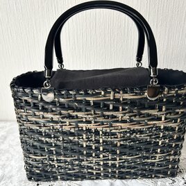 小さめな籐の皮籐のバック・黒色段染