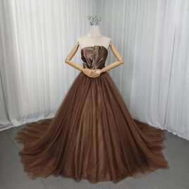 カラードレス ブラウン ベアトップ パール 取り外しサッシュベルト チュールスカート ロングトレーン 披露宴