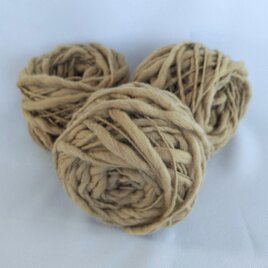 手染めの草木染め毛糸（スラブ）No896クヌギどんぐり染め　手編み用　手織り用