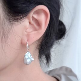 【Silver925】大粒グレーバロック真珠パールフープピアス