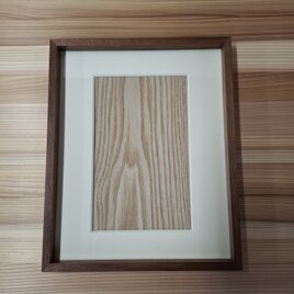 ウォールナットの額縁