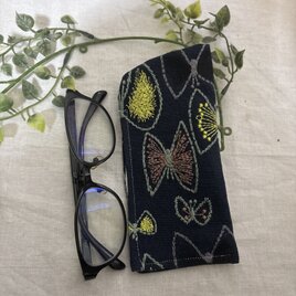 ハンドメイド♡メガネケース♡リネン紺蝶々刺繍柄♡♡普通タイプ