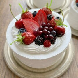 【実物大】リアルサイズの真っ赤な苺デコレーションケーキ食品サンプル　オブジェ　