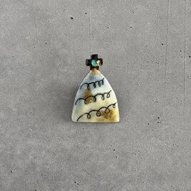 「sankaku小」（書割・b）七宝焼ブローチ