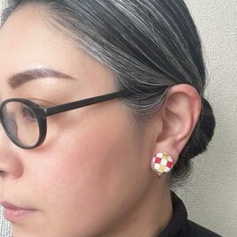 絽ざし ネジ式イヤリング「えにしいちまつ」／ 紅白・金糸　縁結び文様、市松模様　