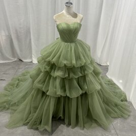 フランス風 カラードレス グリーン ベアトップ キラキラチュール ラッフルフリル 編み上げ 披露宴