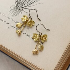 オオイヌノフグリ ゆれる耳飾り[真鍮]