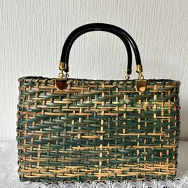 小さめな籐の皮籐のバック・グリーン段染め