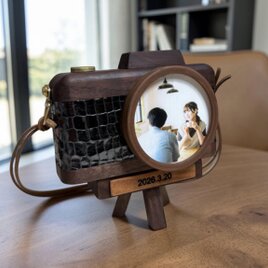 【引越し祝い・】無垢の温もりとアンティークの気品　フォトフレーム（ダークウッド×ゴールド）｜写真セット・名入れ対応のコピー